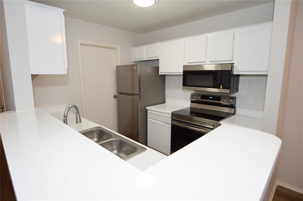 1400 Gandy Boulevard N - Photo 5