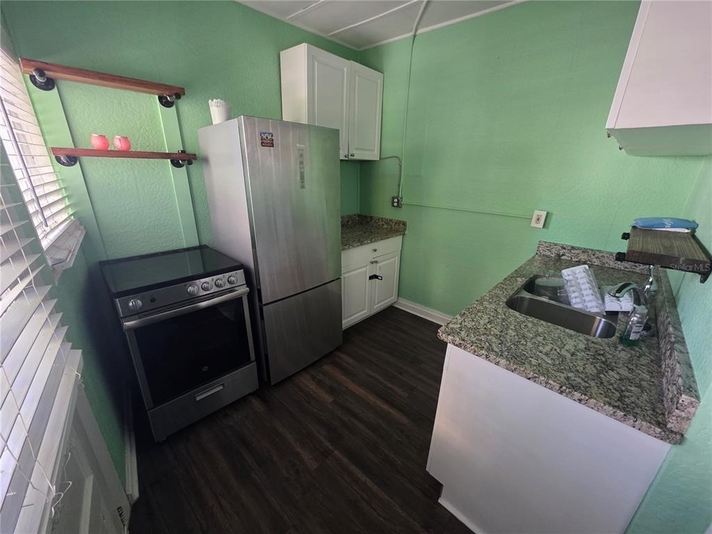212 W Beach Place - Photo 5