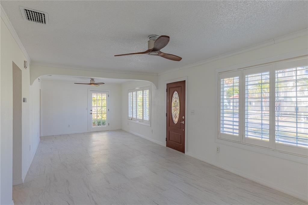 944 Bruce Avenue - Photo 2