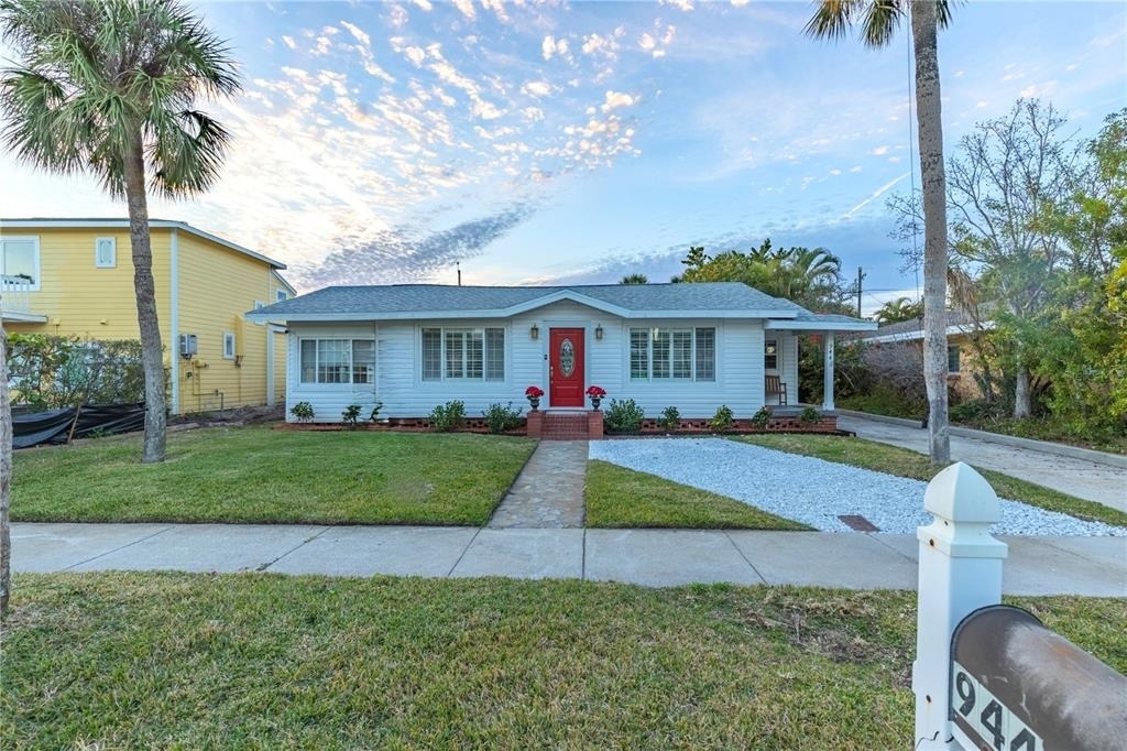 944 Bruce Avenue - Photo 0