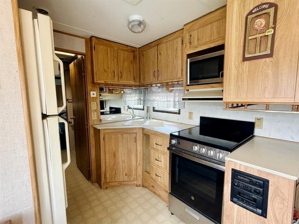 762 Center Crest Boulevard - Photo 5