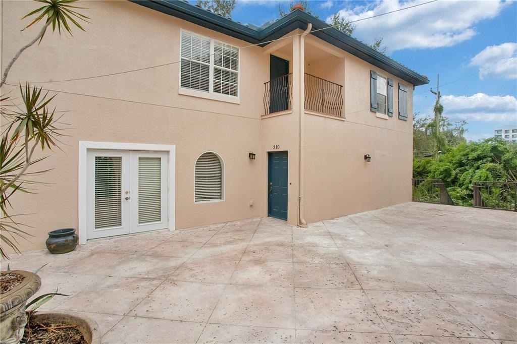 310 E Vanderbilt Street - Photo 4