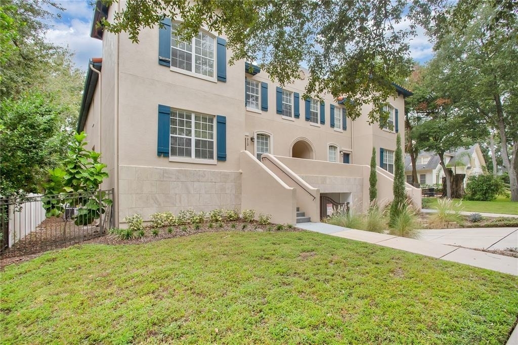310 E Vanderbilt Street - Photo 1