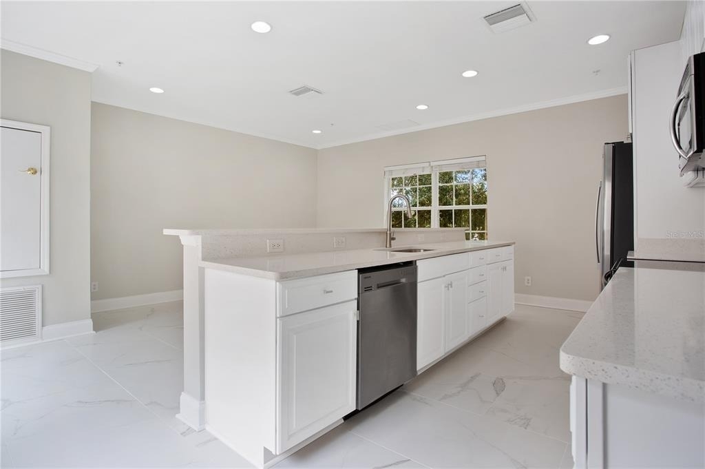310 E Vanderbilt Street - Photo 14