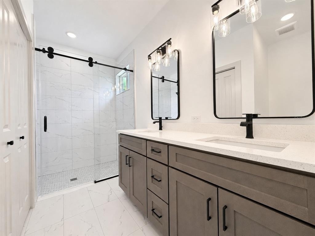 724 Ellwood Avenue - Photo 16