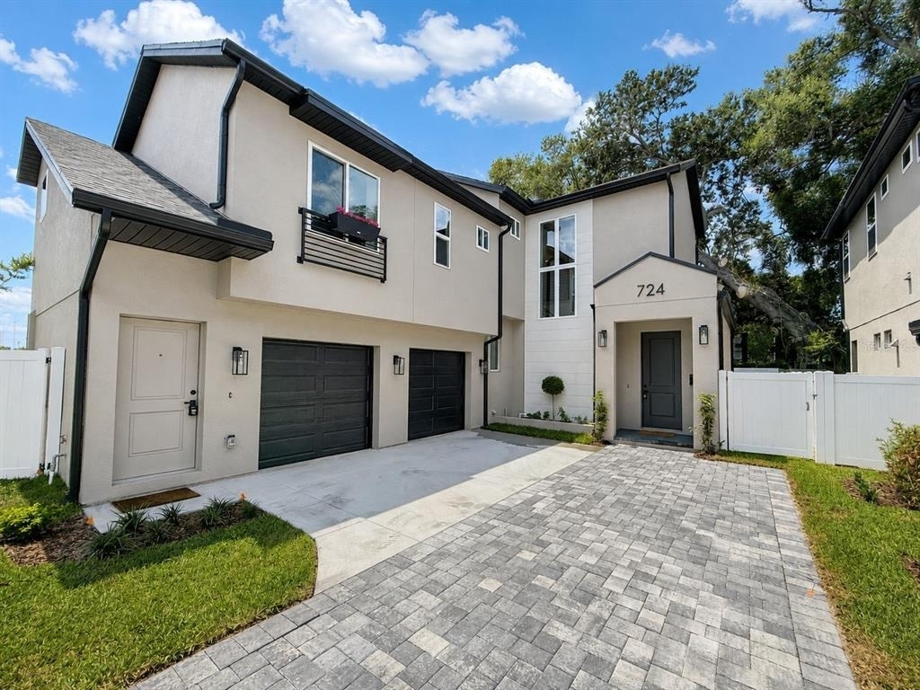 724 Ellwood Avenue - Photo 0