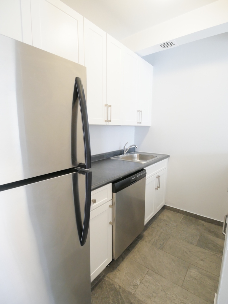 225 East 85th Street - Photo 7