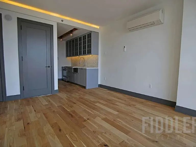 26 West St - Photo 3