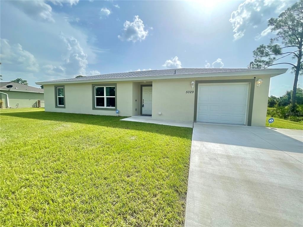 5029 W Hummingbird Drive - Photo 0