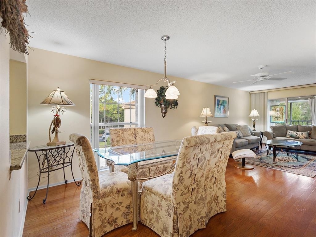 4415 Longmeadow - Photo 9