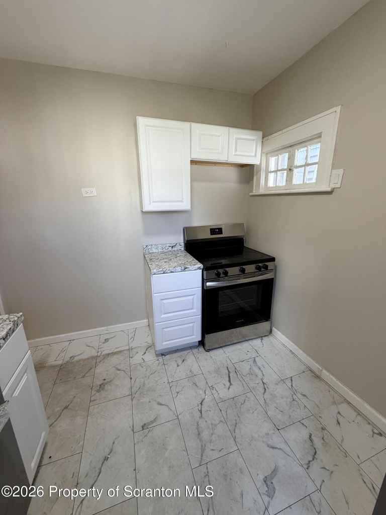 406 W Lackawanna Avenue - Photo 10