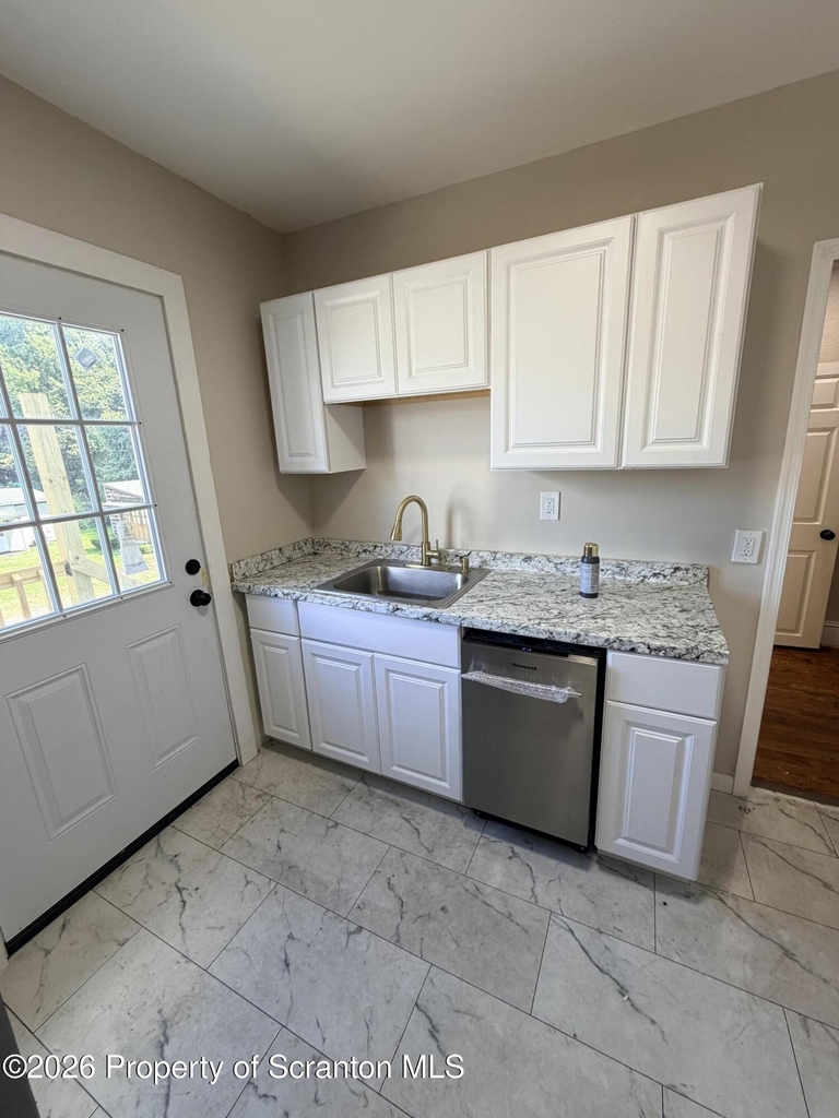 406 W Lackawanna Avenue - Photo 9