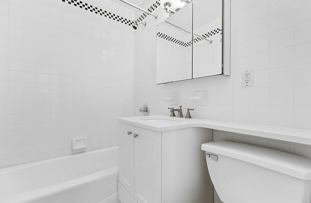 226 East 70th Street - Photo 2