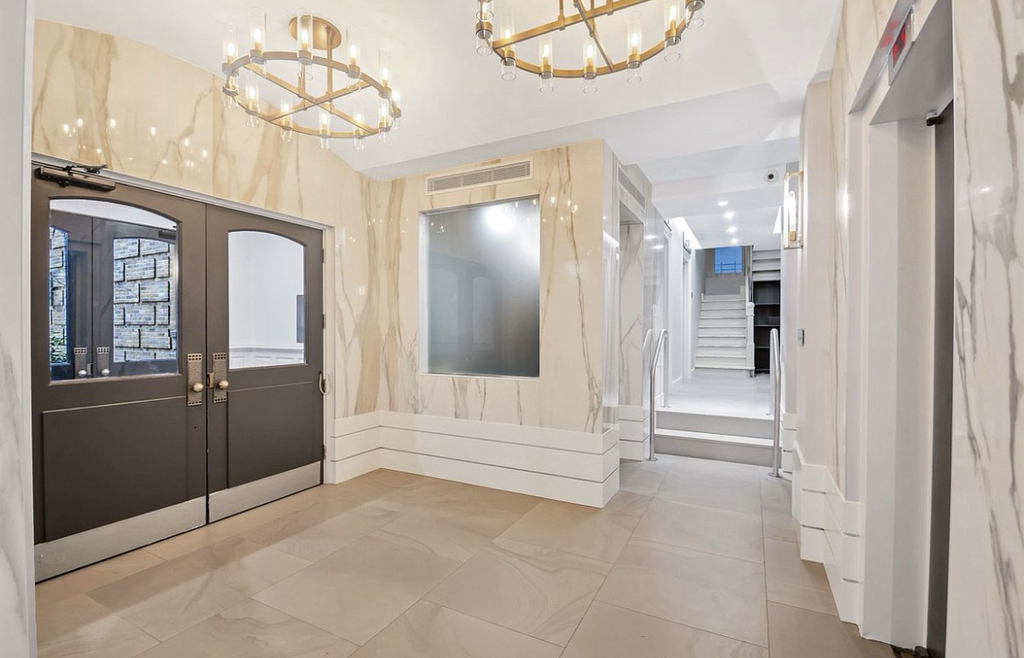 226 East 70th Street - Photo 4