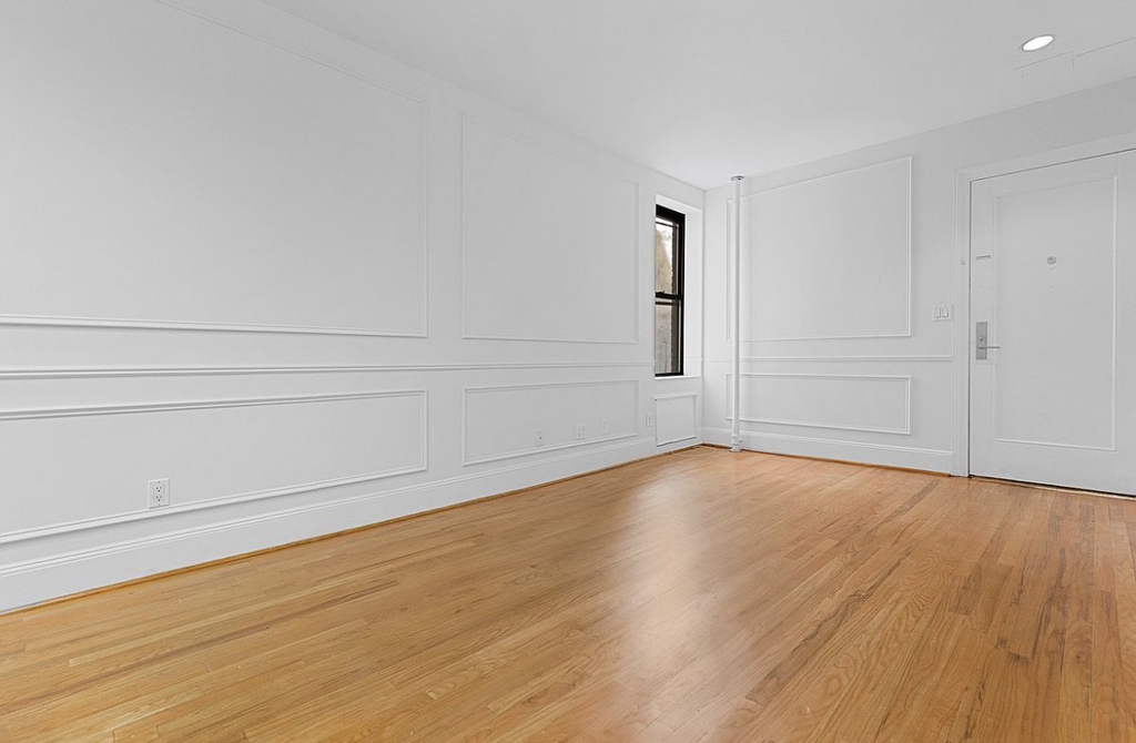 226 East 70th Street - Photo 1