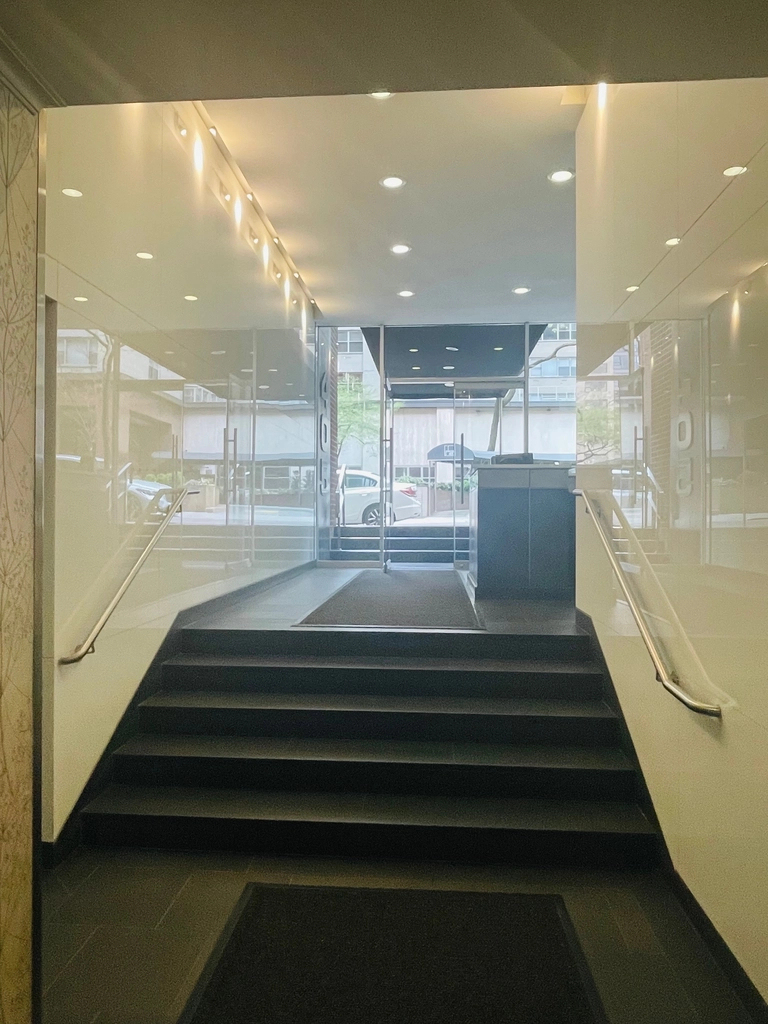 405 East 56th Street, 6J - Photo 9