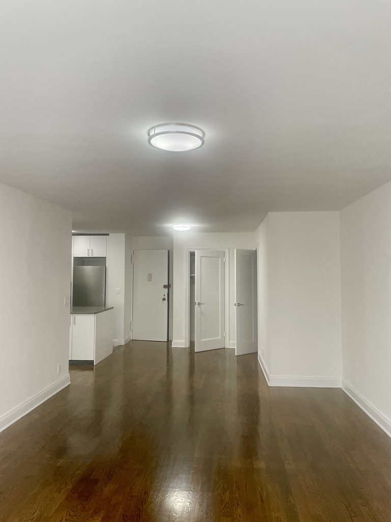 405 East 56th Street, 6J - Photo 3