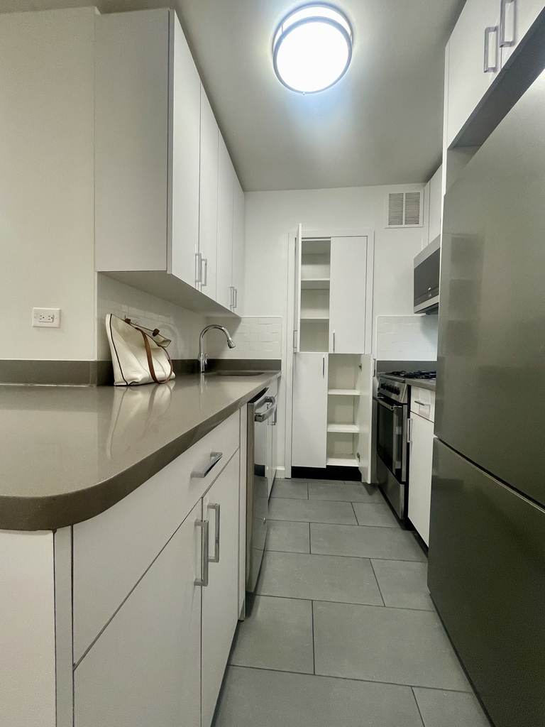 405 East 56th Street, 6J - Photo 2