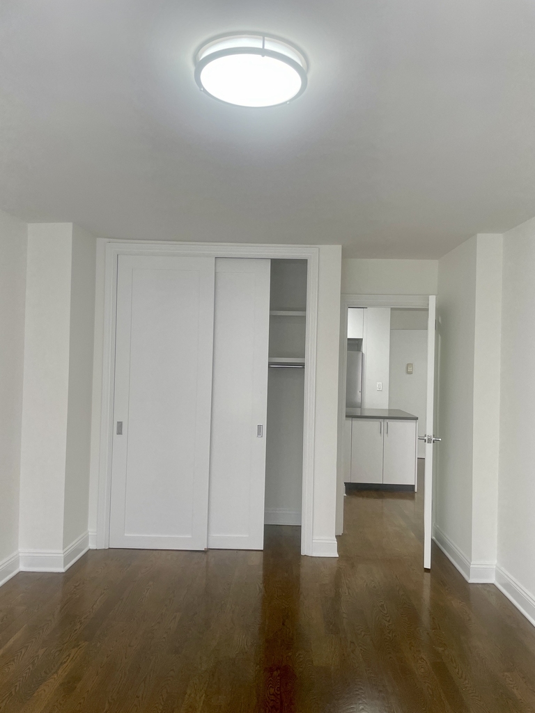 405 East 56th Street, 6J - Photo 6