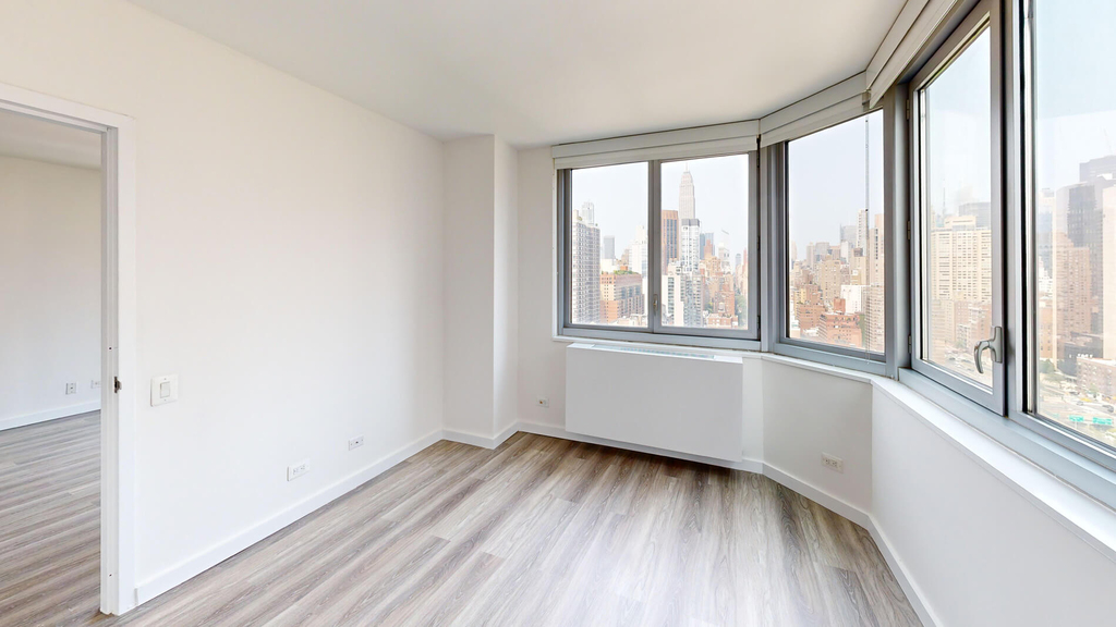 401 E 34th St - Photo 4