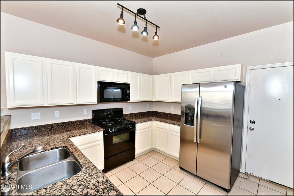 5810 Redstone Mesa Court - Photo 14