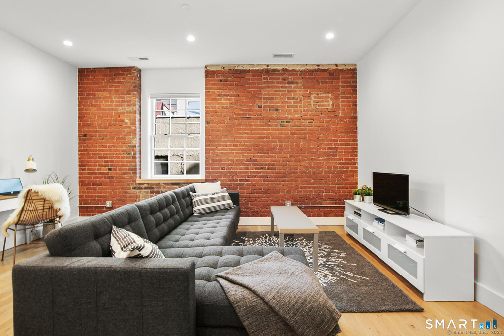 191 Summer Street - Photo 4