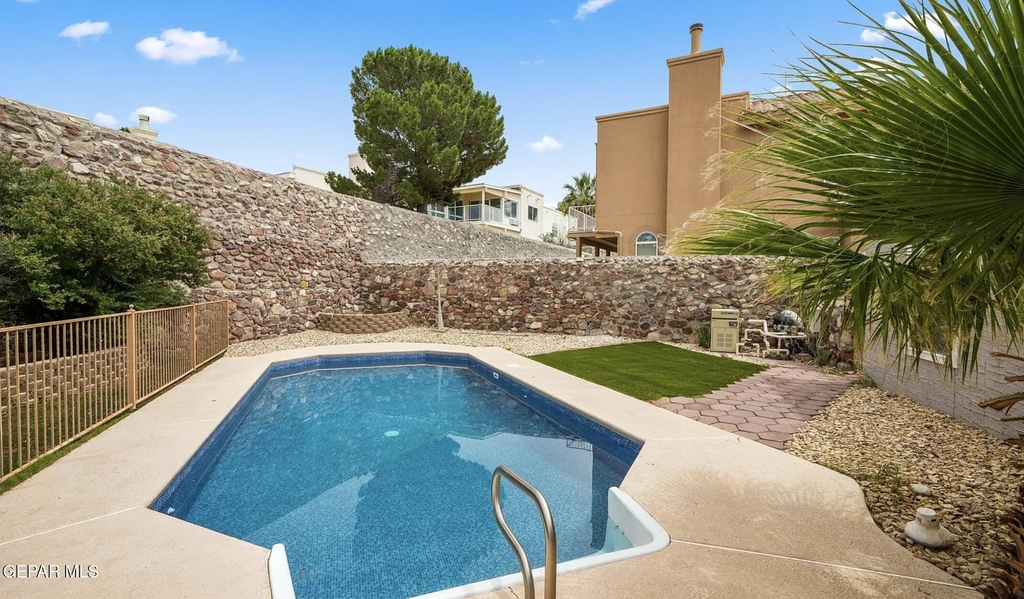 908 Los Pinos Way - Photo 35