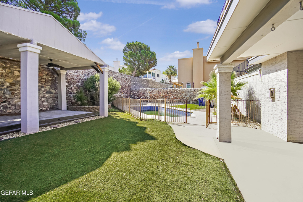 908 Los Pinos Way - Photo 32