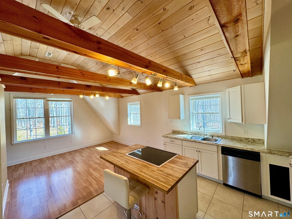 114 Meadowlark Lane - Photo 0