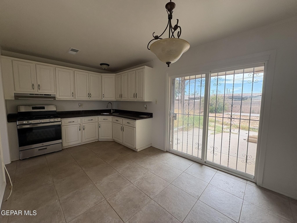 4900 Debeers Drive - Photo 5