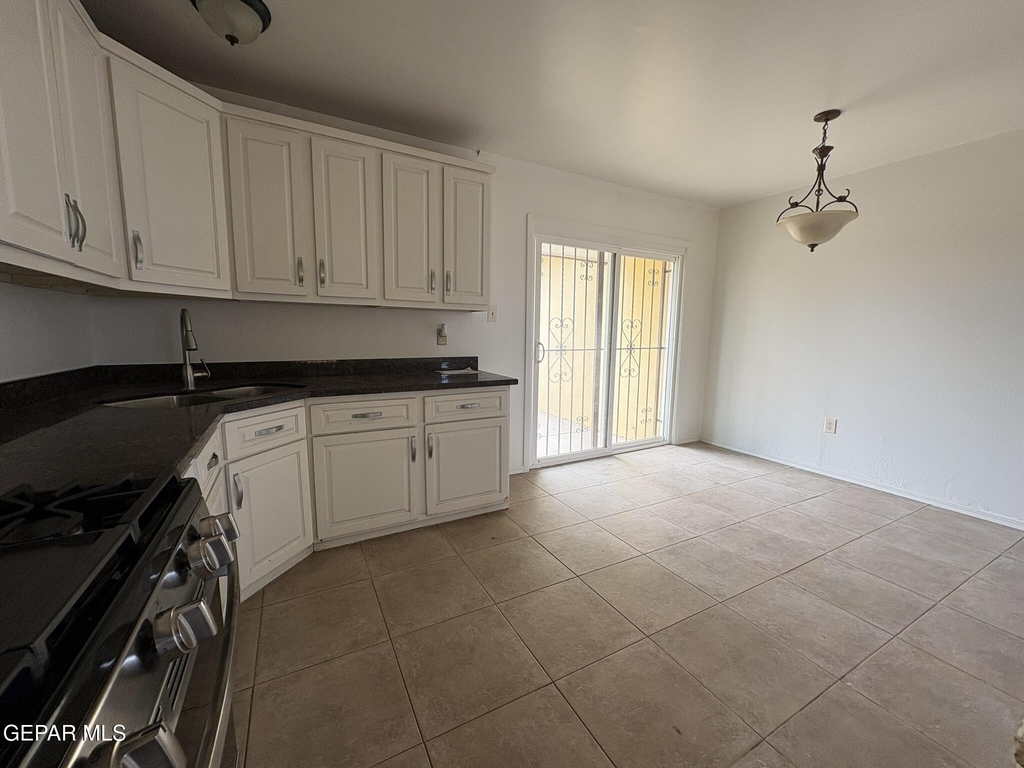 4900 Debeers Drive - Photo 7