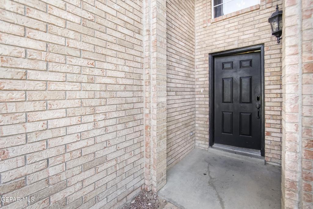 918 Bellacumbre Drive - Photo 2
