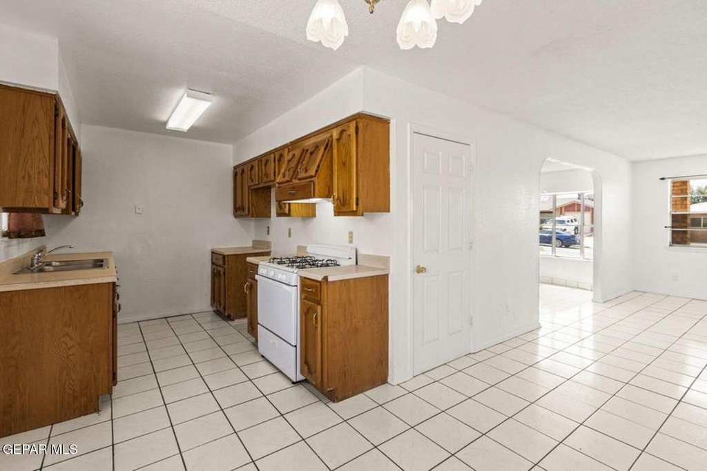 11701 Henry Phipps Drive - Photo 4