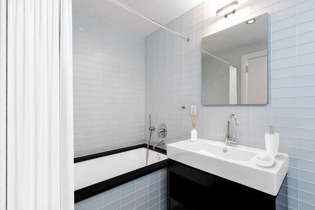 West 54th Street - Photo 3