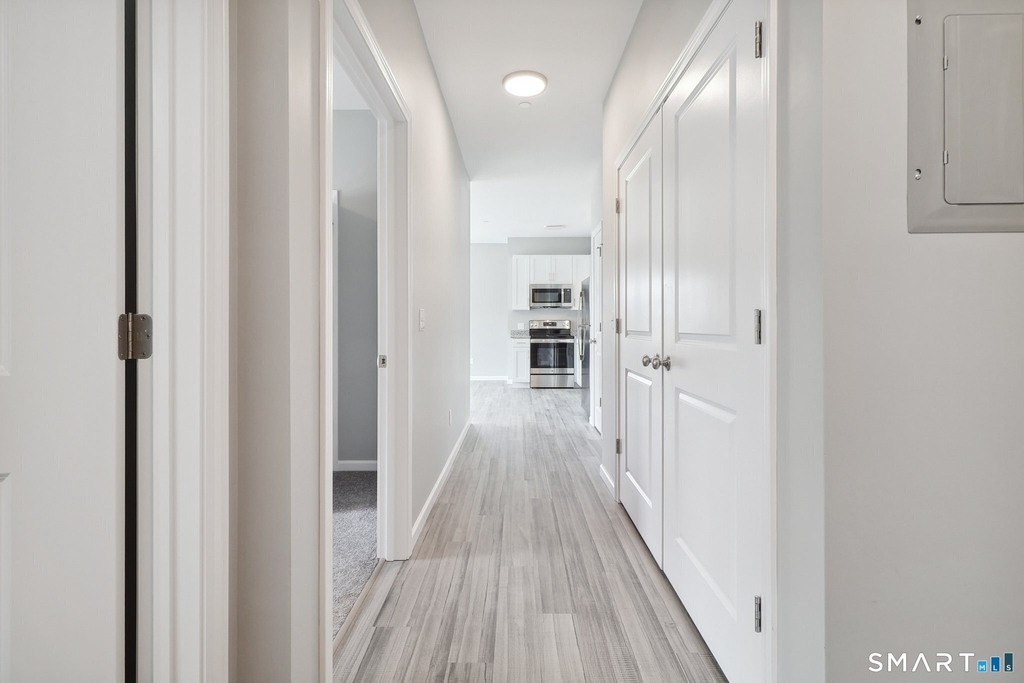 10 Steele Boulevard - Photo 2