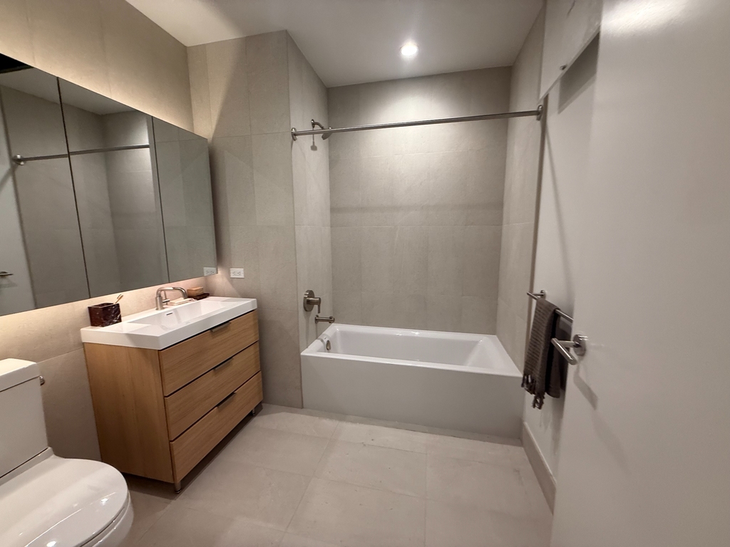 Luxury 3 Bedroom - Pearl & Pine  - Photo 5