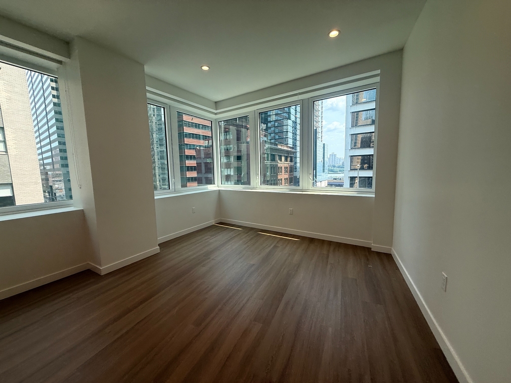 Luxury 3 Bedroom - Pearl & Pine  - Photo 2
