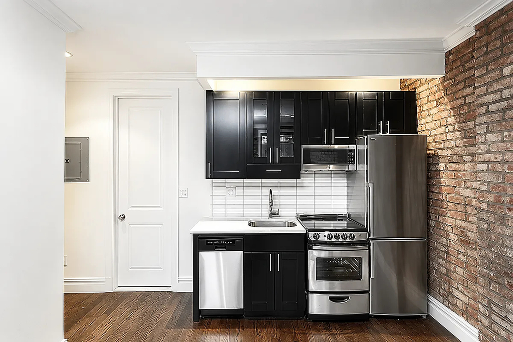 222 East 12th Street - Photo 8