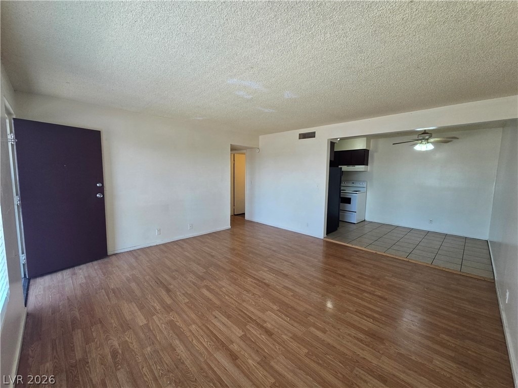 595 Royal Crest - Photo 6