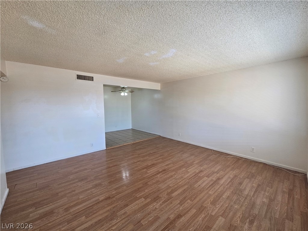 595 Royal Crest - Photo 5