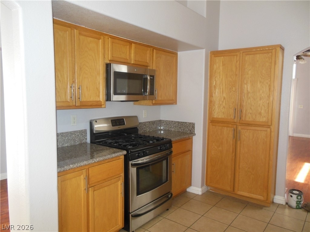 878 Scarlet Haze Avenue - Photo 6