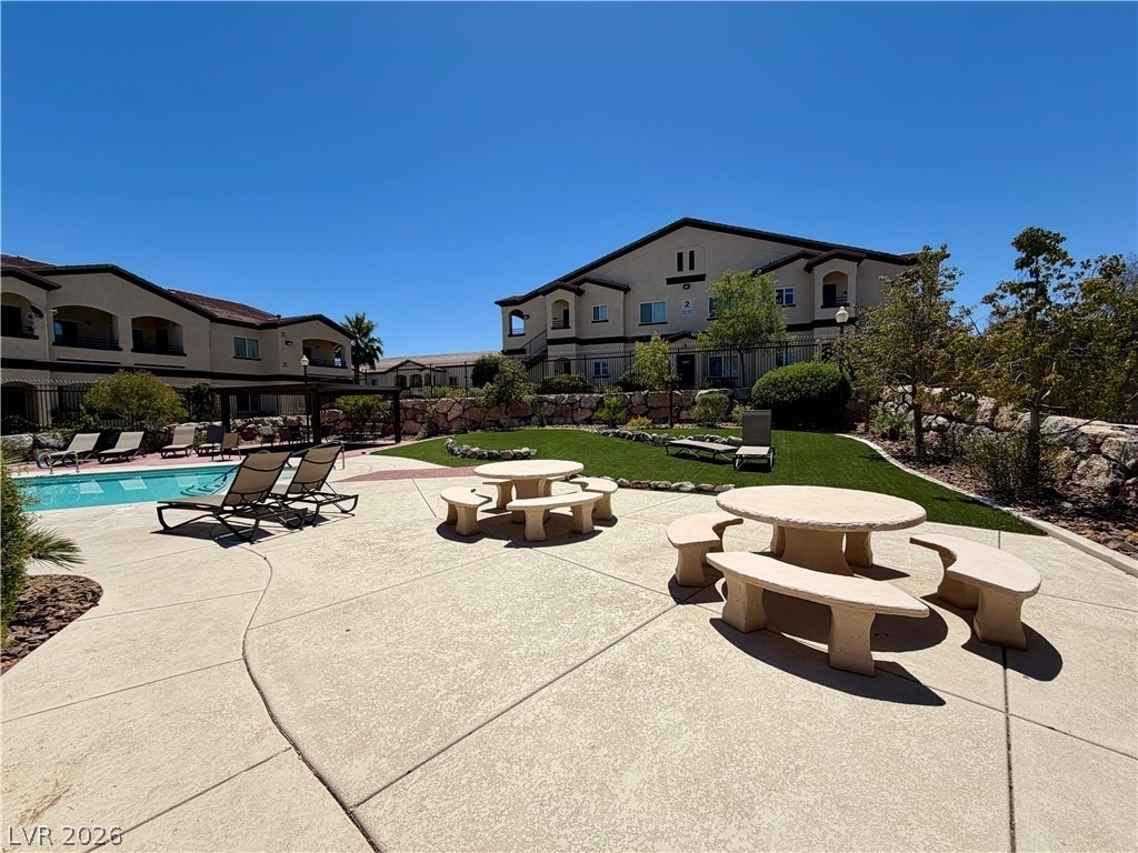 2291 W Horizon Ridge Parkway - Photo 18