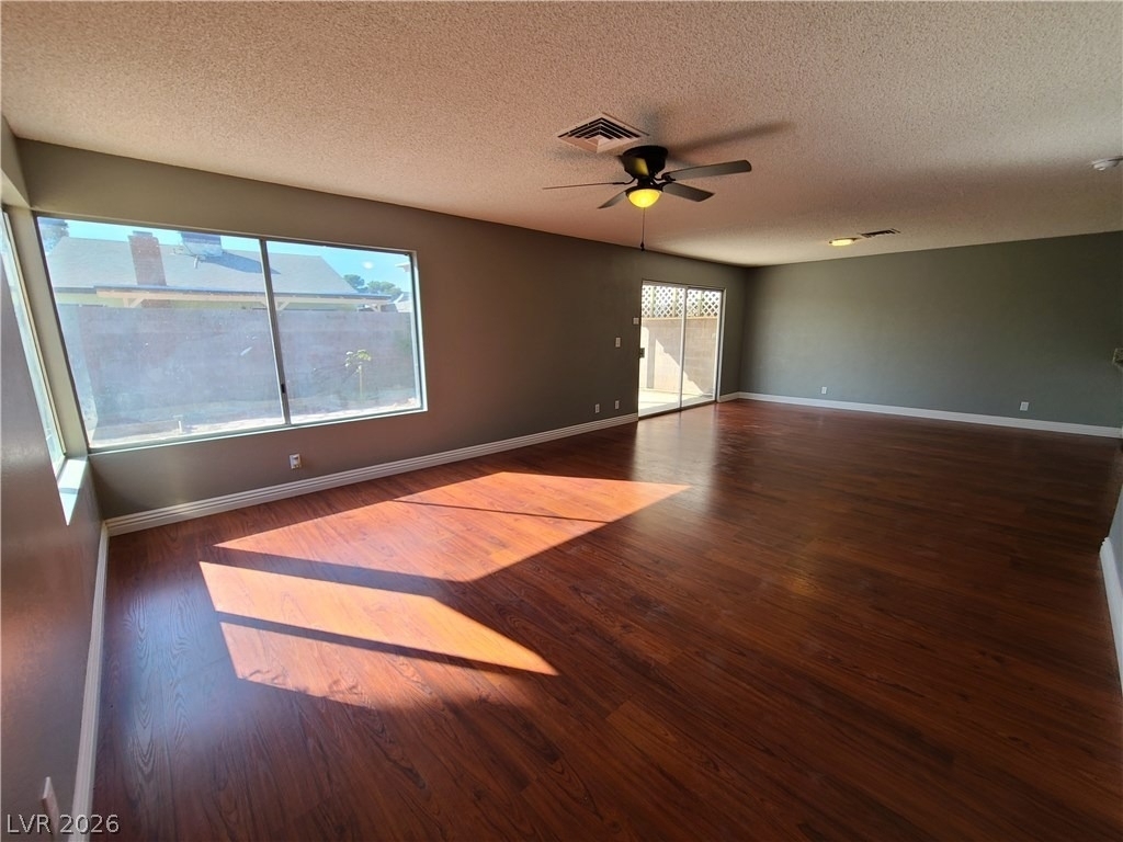 6751 Ledgewood Drive - Photo 4