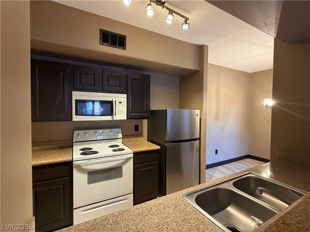 8000 W Badura Avenue - Photo 3