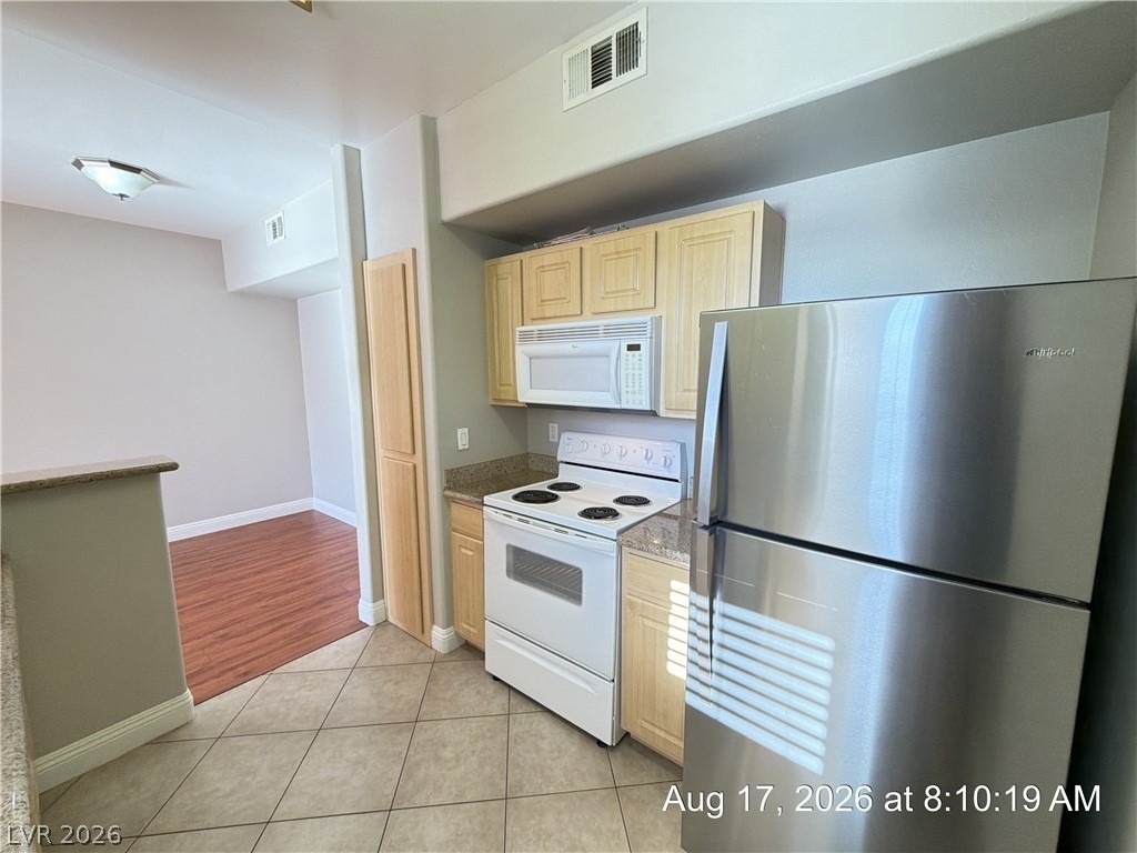8000 W Badura Avenue - Photo 11