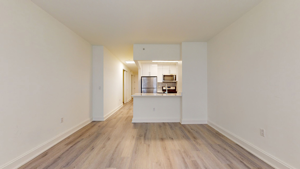 10 Hanover Square - Photo 2