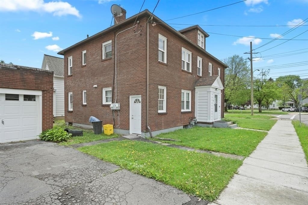 106 Grand Boulevard - Photo 2