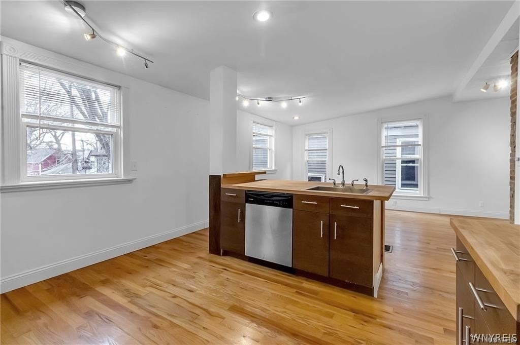 575 Upper Auburn Avenue - Photo 2