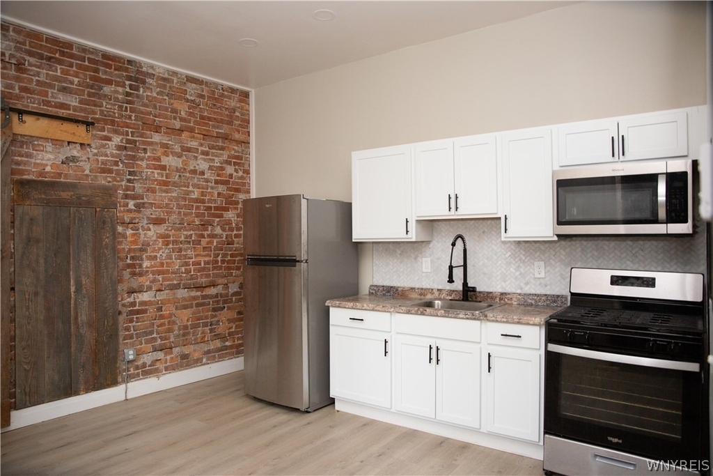 486 Franklin Street - Photo 5