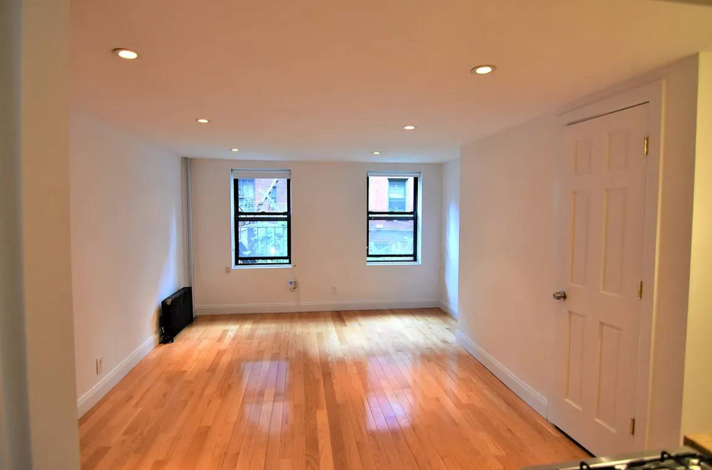West 8th St and 6th Ave  - Photo 1